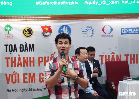 Bị quấy rối tình dục trên xe buýt: khóa cửa xe, đưa đến đồn công an - Ảnh 1. Bị quấy rối tình dục trên xe buýt: khóa cửa xe, đưa đến đồn công an - Ảnh 1.