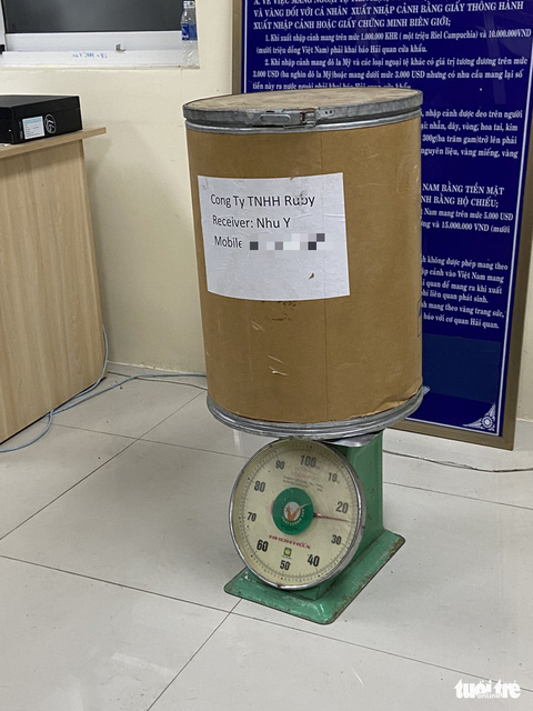 Bắt 3 nghi phạm vận chuyển gần 31kg nghi là ma túy từ Campuchia về Việt Nam - Ảnh 4. Bắt 3 nghi phạm vận chuyển gần 31kg nghi là ma túy từ Campuchia về Việt Nam - Ảnh 4.