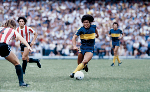 Sự nghiệp vĩ đại của Maradona qua ảnh - Ảnh 3. Sự nghiệp vĩ đại của Maradona qua ảnh - Ảnh 3.