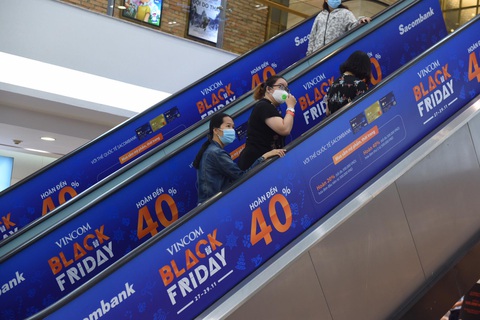Ùn ùn kéo nhau săn hàng Black Friday: giá giảm không sâu mua vẫn nhiều - Ảnh 14. Ùn ùn kéo nhau săn hàng Black Friday: giá giảm không sâu mua vẫn nhiều - Ảnh 14.