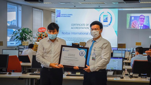 Sân bay Nội Bài đạt chứng nhận đảm bảo vệ sinh dịch tễ chống dịch COVID-19 - Ảnh 1. Sân bay Nội Bài đạt chứng nhận đảm bảo vệ sinh dịch tễ chống dịch COVID-19 - Ảnh 1.