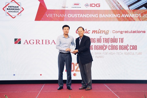 Agribank được vinh danh 2 giải thưởng Ngân hàng Việt Nam tiêu biểu 2020 - Ảnh 1. Agribank được vinh danh 2 giải thưởng Ngân hàng Việt Nam tiêu biểu 2020 - Ảnh 1.