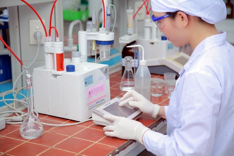 Doanh nghiệp dẫn đầu ngành dược phẩm ứng phó đại dịch COVID-19, lọt top thương hiệu tiêu biểu - Ảnh 1. Doanh nghiệp dẫn đầu ngành dược phẩm ứng phó đại dịch COVID-19, lọt top thương hiệu tiêu biểu - Ảnh 1.