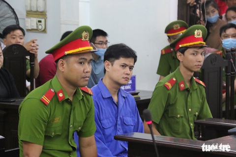 Vụ bác sĩ bị tố hiếp dâm, đánh đập nữ điều dưỡng: kéo dài nghị án, sẽ tuyên án ngày 1-12 - Ảnh 2. Vụ bác sĩ bị tố hiếp dâm, đánh đập nữ điều dưỡng: kéo dài nghị án, sẽ tuyên án ngày 1-12 - Ảnh 2.