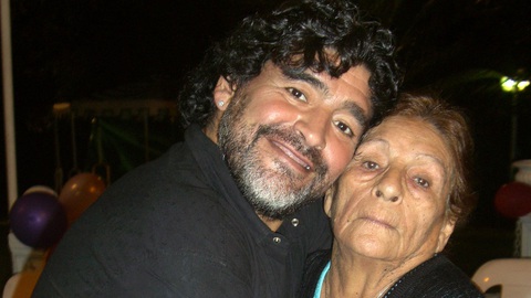 Điều hối tiếc nhất của Maradona: Tôi luôn muốn ở cạnh mẹ thêm một ngày - Ảnh 1. Điều hối tiếc nhất của Maradona: Tôi luôn muốn ở cạnh mẹ thêm một ngày - Ảnh 1.