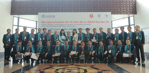 Thêm 44 kỹ sư EVNHCMC nhận Chứng chỉ kỹ sư chuyên nghiệp ASEAN - Ảnh 3. Thêm 44 kỹ sư EVNHCMC nhận Chứng chỉ kỹ sư chuyên nghiệp ASEAN - Ảnh 3.