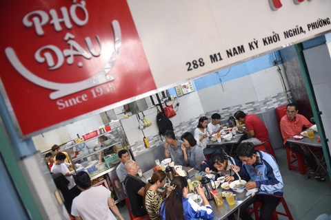 Sài Gòn luận phở, tiệm nào mới ngon? - Ảnh 1. Sài Gòn luận phở, tiệm nào mới ngon? - Ảnh 1.