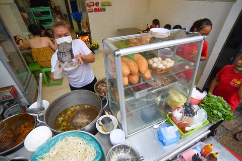 Sài Gòn luận phở, tiệm nào mới ngon? - Ảnh 2. Sài Gòn luận phở, tiệm nào mới ngon? - Ảnh 2.
