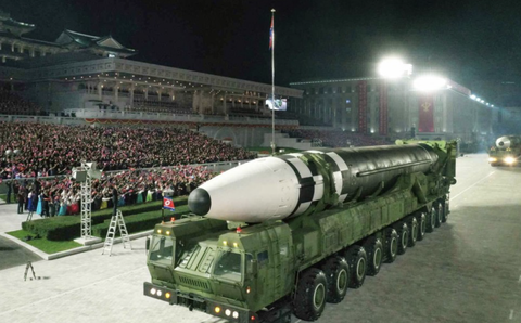 Bloomberg: ông Kim Jong Un sẽ thử nghiệm tên lửa để thăm dò ông Biden? - Ảnh 2. Bloomberg: ông Kim Jong Un sẽ thử nghiệm tên lửa để thăm dò ông Biden? - Ảnh 2.