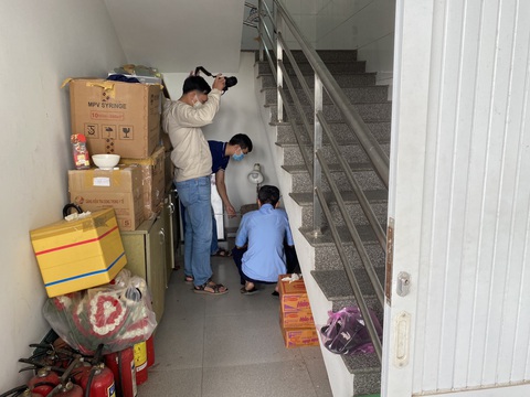 Bị nhắc nhở vì vào bệnh viện chọc nữ nhân viên, một thanh niên đâm bảo vệ thủng bụng - Ảnh 1. Bị nhắc nhở vì vào bệnh viện chọc nữ nhân viên, một thanh niên đâm bảo vệ thủng bụng - Ảnh 1.
