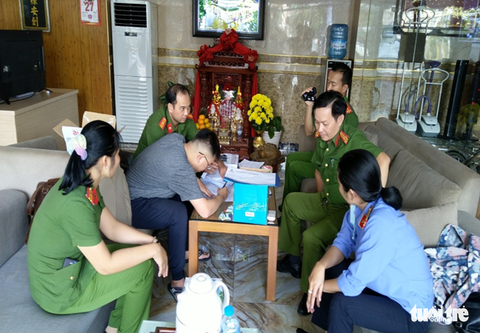 An Giang: Khám xét 15 điểm của bà trùm Mười Tường liên quan vụ 51kg vàng - Ảnh 1. An Giang: Khám xét 15 điểm của bà trùm Mười Tường liên quan vụ 51kg vàng - Ảnh 1.