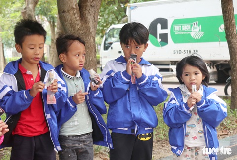 Mang thực phẩm sạch đến người già, trẻ em khó khăn ở Hà Tĩnh - Ảnh 3. Mang thực phẩm sạch đến người già, trẻ em khó khăn ở Hà Tĩnh - Ảnh 3.