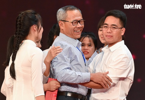 Những mạch nguồn của tình yêu thương con người - Ảnh 2. Những mạch nguồn của tình yêu thương con người - Ảnh 2.