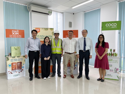 Tổng lãnh sự Singapore đến tham quan nhà máy Betrimex - Ảnh 1. Tổng lãnh sự Singapore đến tham quan nhà máy Betrimex - Ảnh 1.