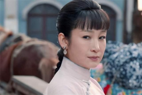 Khi Lưu Gia Linh 52 đóng 27 tuổi, Xa Thi Mạn 45 thành thiếu nữ... - Ảnh 5. Khi Lưu Gia Linh 52 đóng 27 tuổi, Xa Thi Mạn 45 thành thiếu nữ... - Ảnh 5.