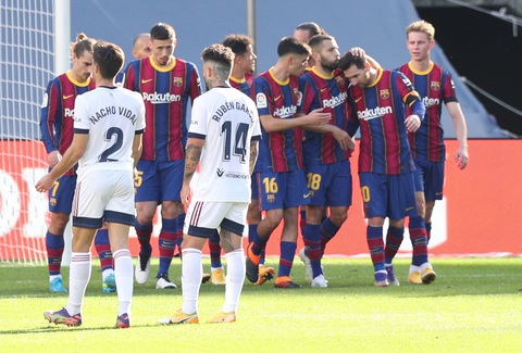 Messi lập siêu phẩm trong ngày tưởng nhớ Maradona - Ảnh 3. Messi lập siêu phẩm trong ngày tưởng nhớ Maradona - Ảnh 3.