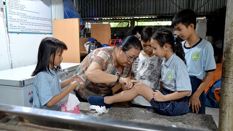 Ngoại Thủy - bà ngoại dịu hiền của trẻ nghèo cơ nhỡ - Ảnh 1. Ngoại Thủy - bà ngoại dịu hiền của trẻ nghèo cơ nhỡ - Ảnh 1.