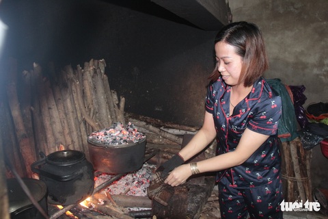 Hội chị em nấu cơm gửi đồng bào vùng lũ: Họ ấm thì mình vui - Ảnh 2. Hội chị em nấu cơm gửi đồng bào vùng lũ: Họ ấm thì mình vui - Ảnh 2.