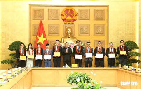 Không gây phiền hà, nhũng nhiễu, nhất là trong giải quyết thủ tục hành chính - Ảnh 3. Không gây phiền hà, nhũng nhiễu, nhất là trong giải quyết thủ tục hành chính - Ảnh 3.