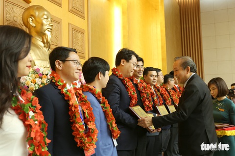 Không gây phiền hà, nhũng nhiễu, nhất là trong giải quyết thủ tục hành chính - Ảnh 1. Không gây phiền hà, nhũng nhiễu, nhất là trong giải quyết thủ tục hành chính - Ảnh 1.