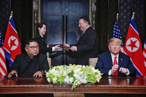 Toàn cảnh 4 năm nhiều sóng gió của Tổng thống Trump - Ảnh 6. Toàn cảnh 4 năm nhiều sóng gió của Tổng thống Trump - Ảnh 6.