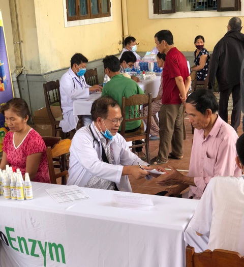 Thầy thuốc trẻ Cần Thơ chia sẻ khó khăn với bà con vùng lũ miền Trung - Ảnh 2. Thầy thuốc trẻ Cần Thơ chia sẻ khó khăn với bà con vùng lũ miền Trung - Ảnh 2.