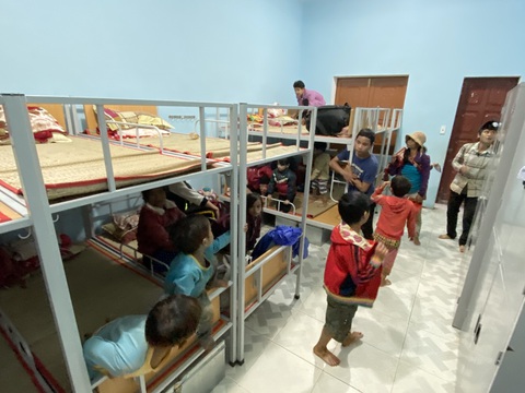 Lo sạt lở trở lại, Trà Leng gấp rút sơ tán dân chạy bão - Ảnh 10. Lo sạt lở trở lại, Trà Leng gấp rút sơ tán dân chạy bão - Ảnh 10.