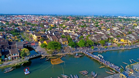 Siêu xe vào phố cổ Hội An nhưng không vi phạm, đúng hay sai? - Ảnh 2. Siêu xe vào phố cổ Hội An nhưng không vi phạm, đúng hay sai? - Ảnh 2.