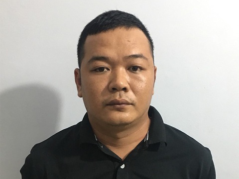 Nghi can cầm đầu vụ chém gần lìa tay nạn nhân ở quận 8 bị bắt ở Phú Quốc - Ảnh 1. Nghi can cầm đầu vụ chém gần lìa tay nạn nhân ở quận 8 bị bắt ở Phú Quốc - Ảnh 1.