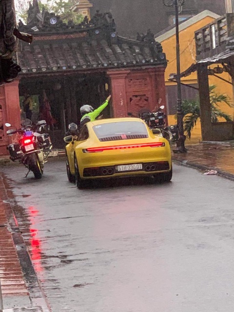 Truy tìm đoàn siêu xe đi đường cấm vào thẳng chùa Cầu Hội An - Ảnh 1. Truy tìm đoàn siêu xe đi đường cấm vào thẳng chùa Cầu Hội An - Ảnh 1.