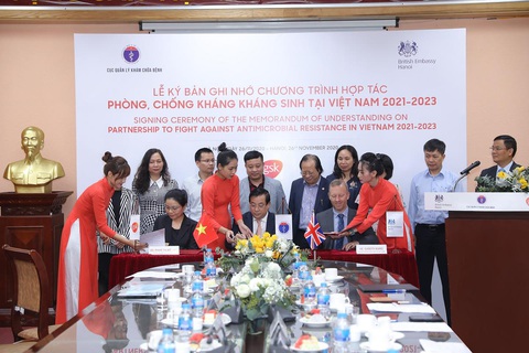 Ký kết chương trình hợp tác phòng, chống kháng kháng sinh tại Việt Nam - Ảnh 1. Ký kết chương trình hợp tác phòng, chống kháng kháng sinh tại Việt Nam - Ảnh 1.