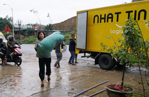 Không quản ngại việc nặng, đi đến vùng sâu vùng xa - Ảnh 1. Không quản ngại việc nặng, đi đến vùng sâu vùng xa - Ảnh 1.