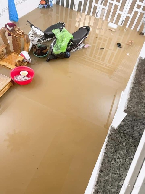 Mưa lớn kéo dài, Nam Trung bộ - Tây Nguyên tiếp tục ngập nặng, sạt lở - Ảnh 8. Mưa lớn kéo dài, Nam Trung bộ - Tây Nguyên tiếp tục ngập nặng, sạt lở - Ảnh 8.