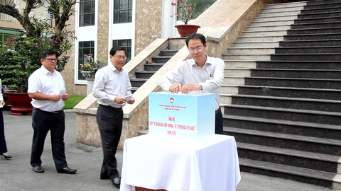 Cán bộ, công chức TP.HCM góp một ngày lương cho Quỹ Vì biển đảo quê hương - Ảnh 3. Cán bộ, công chức TP.HCM góp một ngày lương cho Quỹ Vì biển đảo quê hương - Ảnh 3.