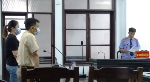 Cựu giám đốc Sở Ngoại vụ Khánh Hòa bị đề nghị 10-12 năm tù - Ảnh 2. Cựu giám đốc Sở Ngoại vụ Khánh Hòa bị đề nghị 10-12 năm tù - Ảnh 2.