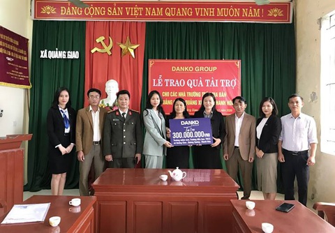 Danko Group trao Quỹ học bổng Danko cho các trường tại xã Quảng Giao, tỉnh Thanh Hóa - Ảnh 1. Danko Group trao Quỹ học bổng Danko cho các trường tại xã Quảng Giao, tỉnh Thanh Hóa - Ảnh 1.