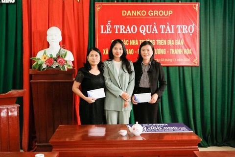 Danko Group trao Quỹ học bổng Danko cho các trường tại xã Quảng Giao, tỉnh Thanh Hóa - Ảnh 4. Danko Group trao Quỹ học bổng Danko cho các trường tại xã Quảng Giao, tỉnh Thanh Hóa - Ảnh 4.