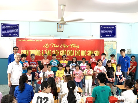Bí quyết nói dân tin của ông Bình dân vận - Ảnh 3. Bí quyết nói dân tin của ông Bình dân vận - Ảnh 3.