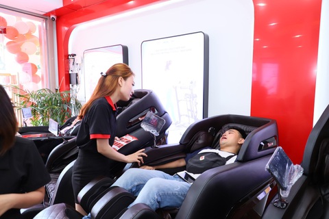 Toshiko đạt doanh số kỷ lục trong ngày khai trương - Ảnh 2. Toshiko đạt doanh số kỷ lục trong ngày khai trương - Ảnh 2.