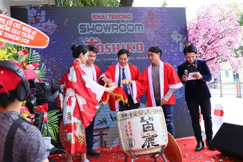 Toshiko đạt doanh số kỷ lục trong ngày khai trương - Ảnh 3. Toshiko đạt doanh số kỷ lục trong ngày khai trương - Ảnh 3.