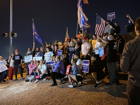 Chiến dịch tranh cử của ông Trump kiện bang Nevada gian lận phiếu bầu - Ảnh 1. Chiến dịch tranh cử của ông Trump kiện bang Nevada gian lận phiếu bầu - Ảnh 1.