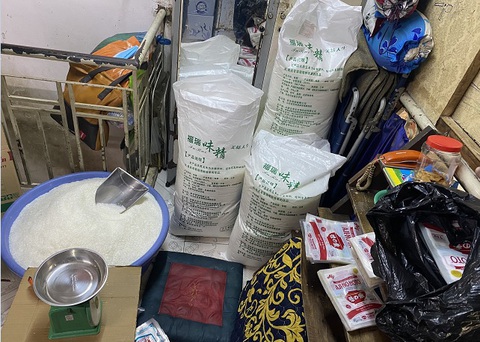 Phát hiện hàng trăm ký bột ngọt Trung Quốc giả dạng Ajinomoto ở quận 8 - Ảnh 2. Phát hiện hàng trăm ký bột ngọt Trung Quốc giả dạng Ajinomoto ở quận 8 - Ảnh 2.