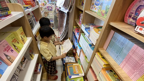 Coi lại quy trình chọn sách giáo khoa - Ảnh 1. Coi lại quy trình chọn sách giáo khoa - Ảnh 1.