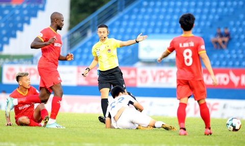 Trọng tài FIFA đẳng cấp Elite mất cơ hội cầm còi trận tranh vô địch V-League 2020 - Ảnh 2. Trọng tài FIFA đẳng cấp Elite mất cơ hội cầm còi trận tranh vô địch V-League 2020 - Ảnh 2.