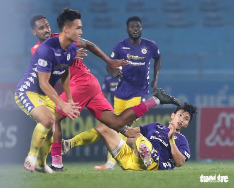 Văn Hậu và Tấn Trường cùng mắc lỗi dẫn đến bàn thua của Hà Nội FC - Ảnh 4. Văn Hậu và Tấn Trường cùng mắc lỗi dẫn đến bàn thua của Hà Nội FC - Ảnh 4.
