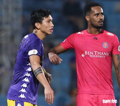 Văn Hậu và Tấn Trường cùng mắc lỗi dẫn đến bàn thua của Hà Nội FC - Ảnh 1. Văn Hậu và Tấn Trường cùng mắc lỗi dẫn đến bàn thua của Hà Nội FC - Ảnh 1.