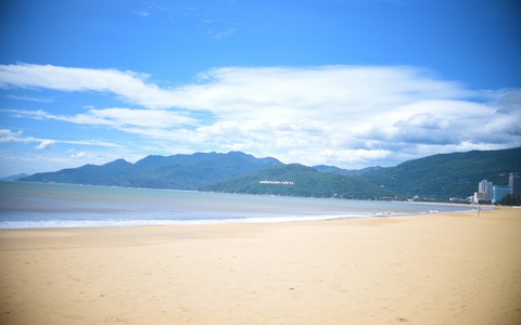 Nha Trang đang nắng đẹp trước bão số 10 đổ bộ, không được chủ quan - Ảnh 4. Nha Trang đang nắng đẹp trước bão số 10 đổ bộ, không được chủ quan - Ảnh 4.