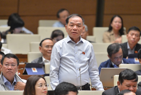 Tranh luận nảy lửa vụ kỷ luật hiệu trưởng ĐH Tôn Đức Thắng - Ảnh 1. Tranh luận nảy lửa vụ kỷ luật hiệu trưởng ĐH Tôn Đức Thắng - Ảnh 1.