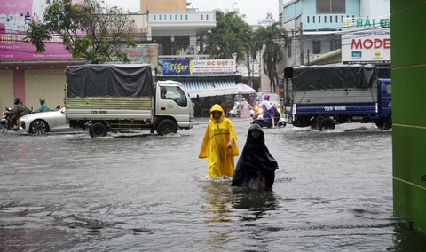 Vũng Tàu đảo lộn vì cơn mưa lớn vào sáng sớm - Ảnh 1. Vũng Tàu đảo lộn vì cơn mưa lớn vào sáng sớm - Ảnh 1.