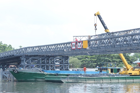 Chủ sà lan đụng cầu An Phú Đông bị đề nghị bồi thường dưới 1 tỉ đồng - Ảnh 1. Chủ sà lan đụng cầu An Phú Đông bị đề nghị bồi thường dưới 1 tỉ đồng - Ảnh 1.